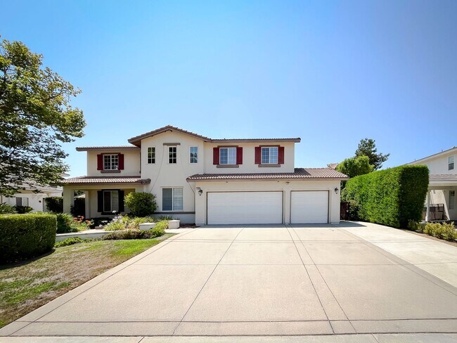 Building Photo - MUST SEE! Beautiful 3 bedroom + Loft + Office Space (or convert to 4th bedroom) + Large Backyard ...
