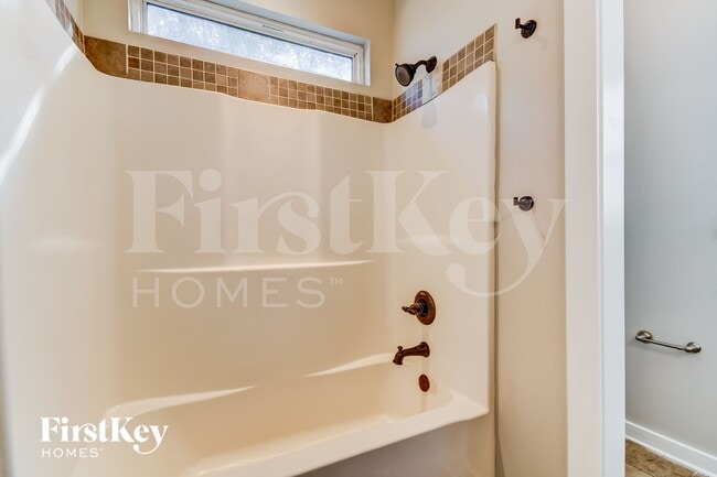 Building Photo - 285 Hathaway Ln