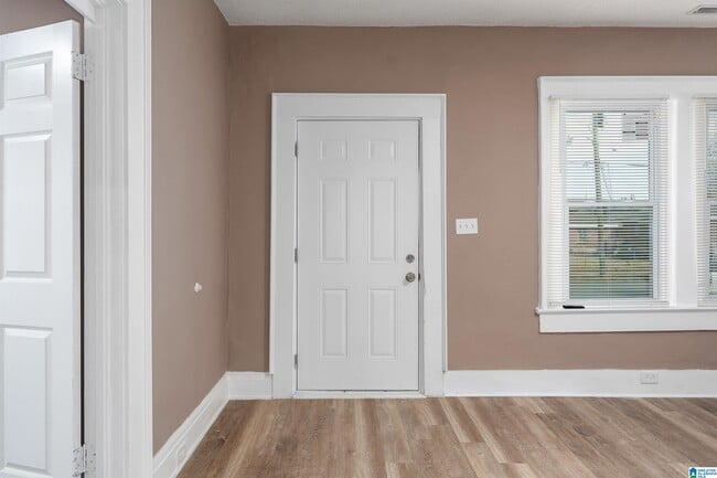 Building Photo - 516 14th St SW