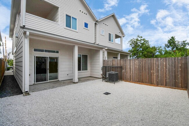 Building Photo - 4709 Oats St