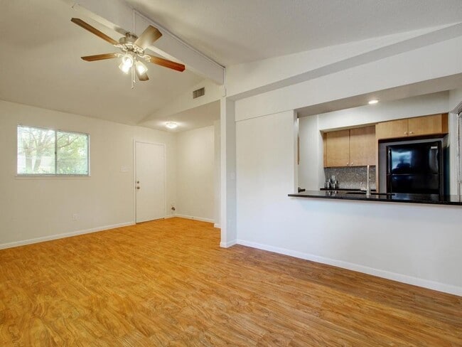 Building Photo - 8516 Hathaway Dr