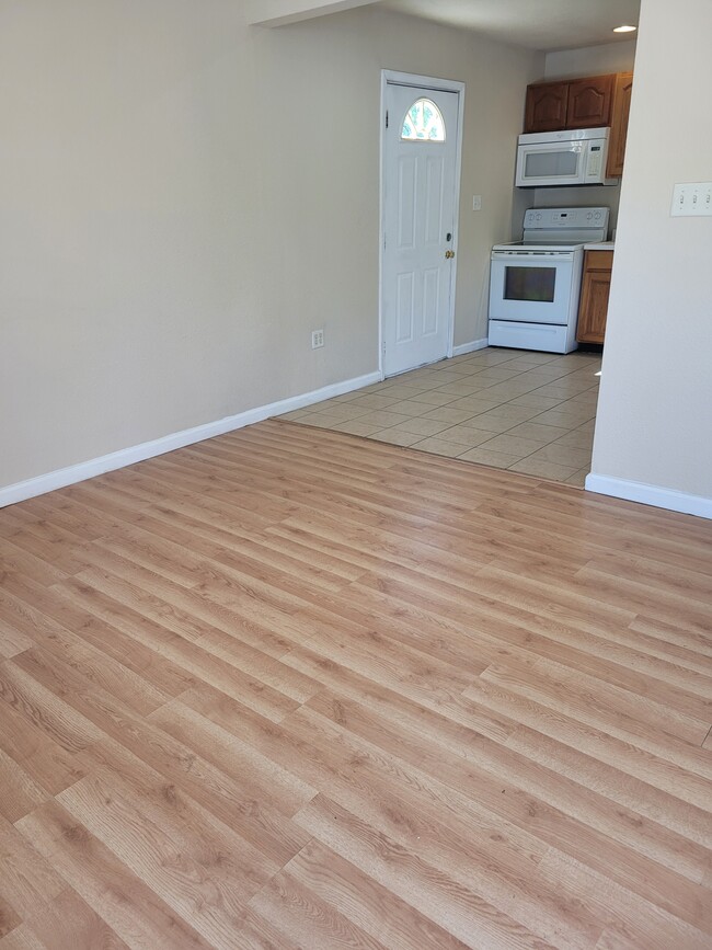 Building Photo - 301 Greenbriar Rd