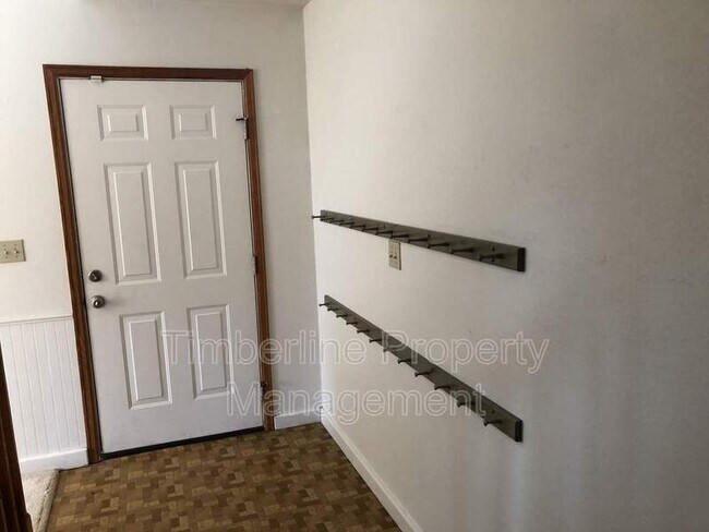 Building Photo - 17960 Bakers Farm Rd