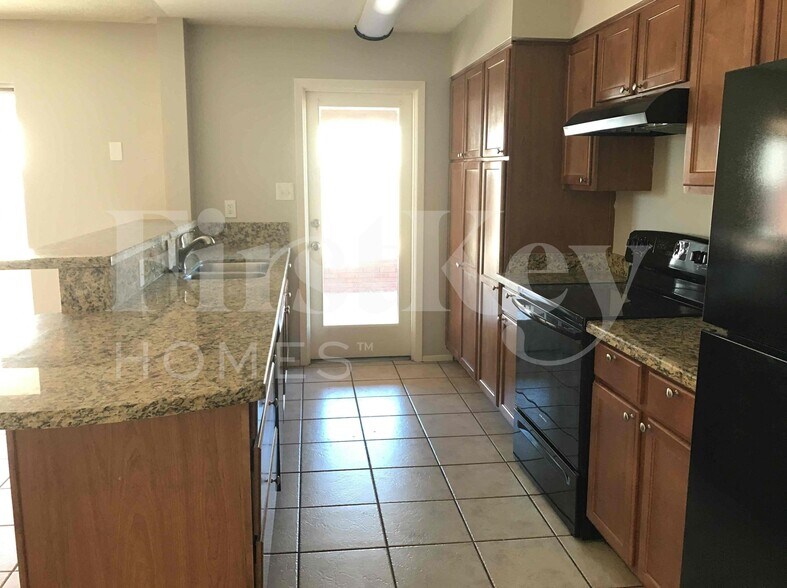 Building Photo - 3204 S Nu Vista Ln