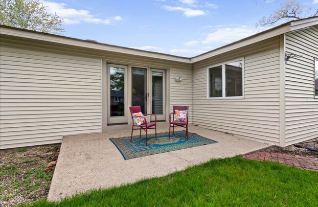 Building Photo - 112 Braemar Dr