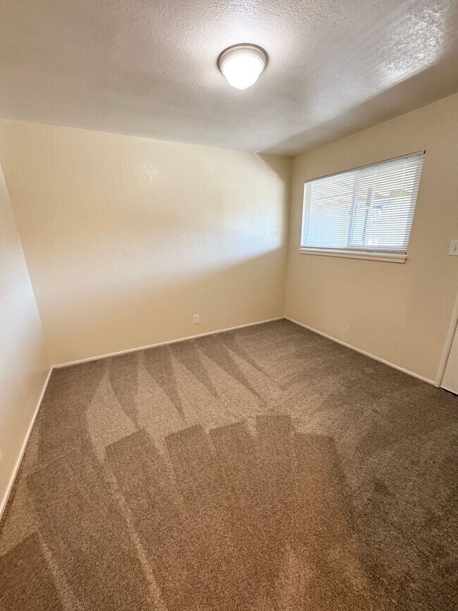 Building Photo - Move-In Special + Private Patio – Available Now! North Highlands