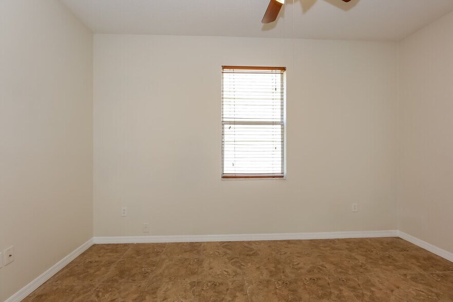 Building Photo - 9322 Zincoe Ln