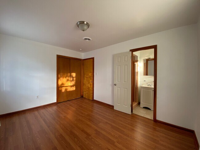 Building Photo - 1029 Terry St