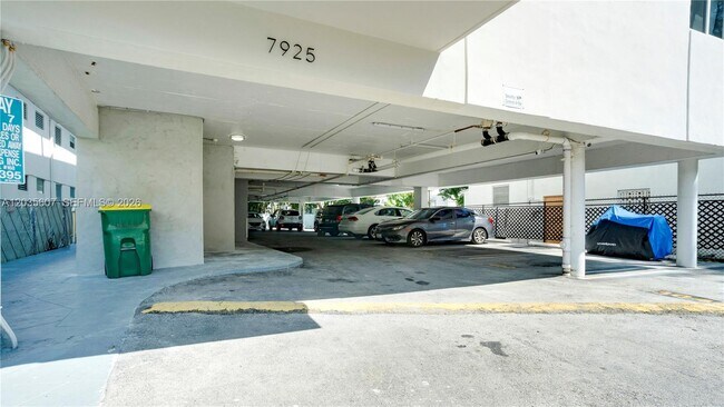 Building Photo - 7925 Carlyle Ave