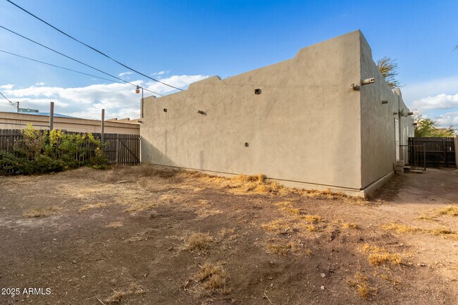 Building Photo - 407 E Eason Ave