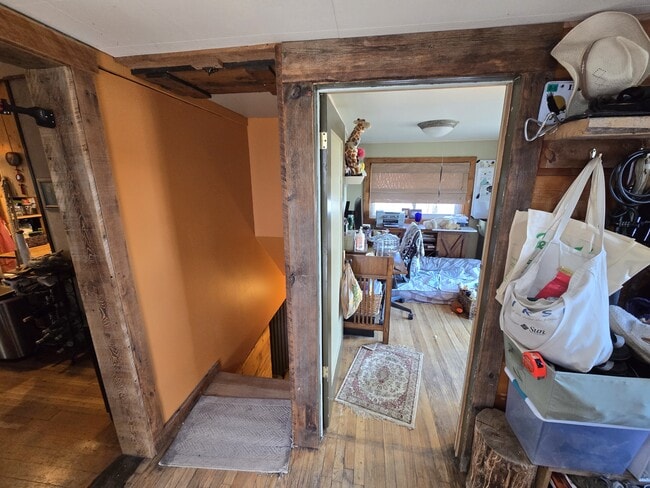 Building Photo - 417 E Tamarack St