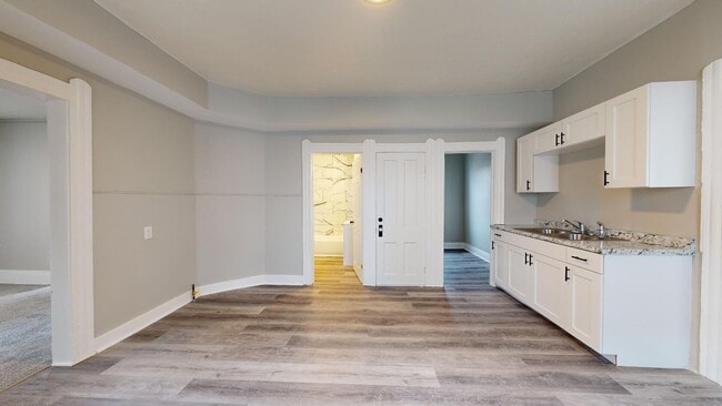 Building Photo - Old Brooklyn Area - 3 Bedroom Single Famil...