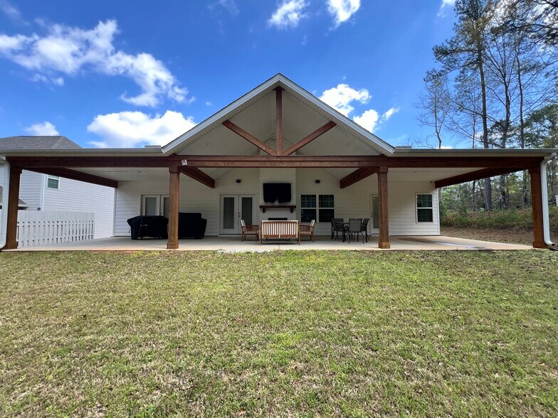 Building Photo - 8001 Hayfields Rd