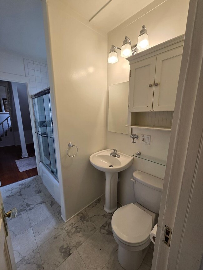 Building Photo - Beautiful 2 Bed 1 Bath Home in Sierra Madre