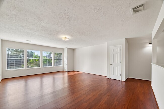 Building Photo - 3514 Parkshire Dr