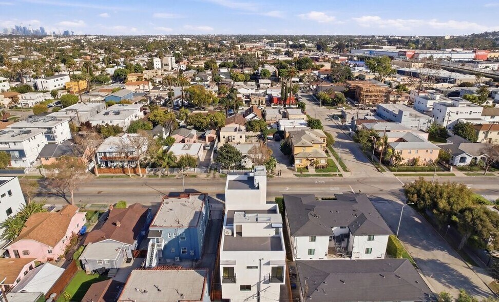 Building Photo - 2835 S Redondo Blvd