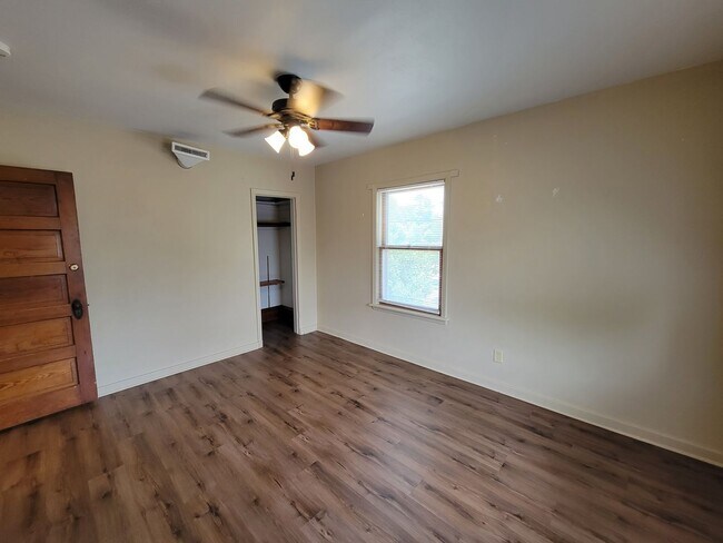 Building Photo - 604 W Seerley Blvd