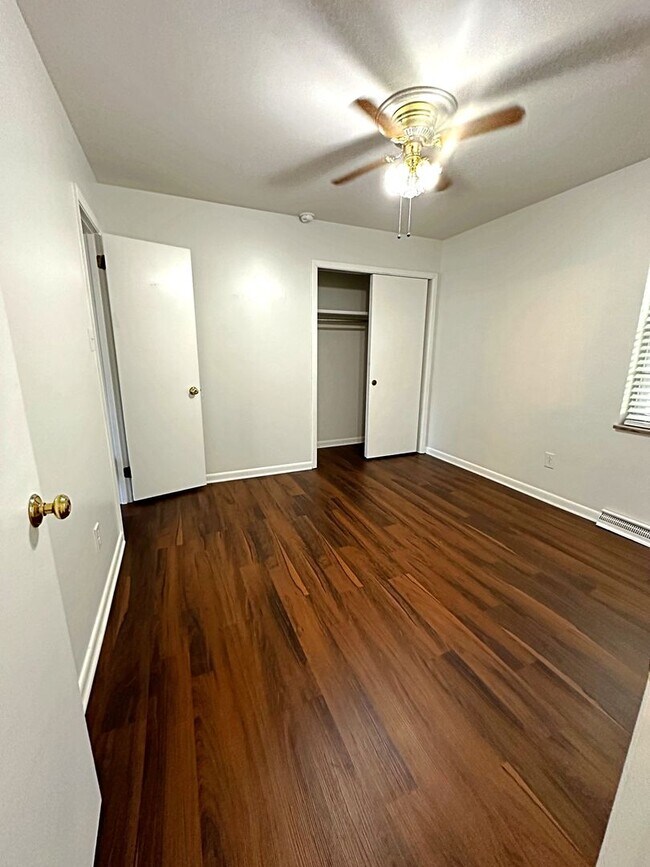 Building Photo - Alcoa City Duplex