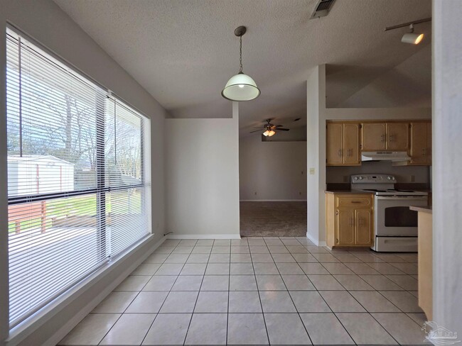 Building Photo - 824 Lavon Dr