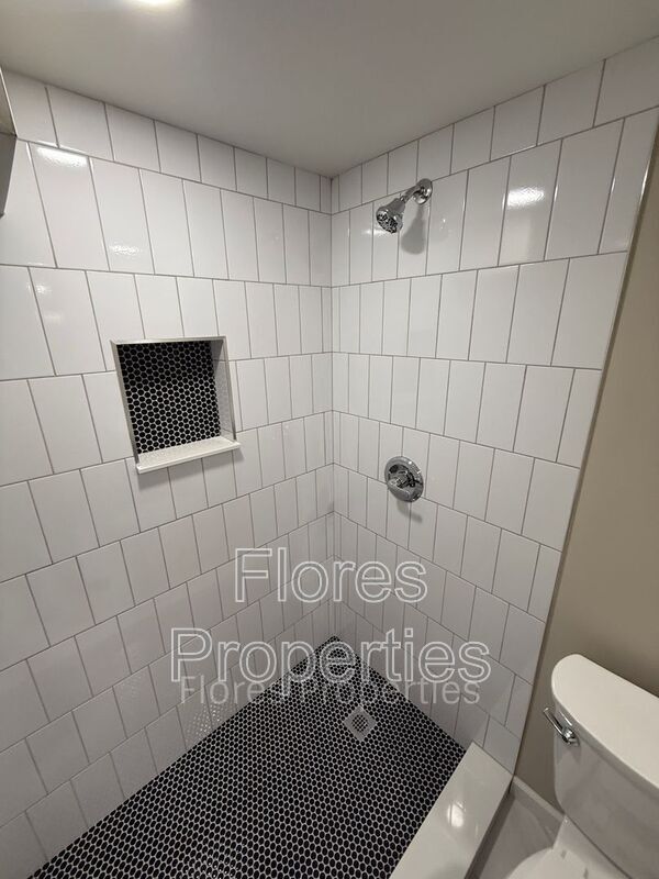 Building Photo - 1136 Pauline Ave