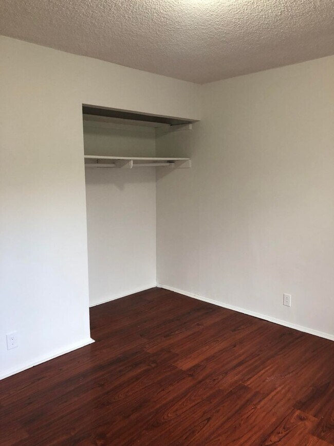 Building Photo - One Bedroom - Panorama City