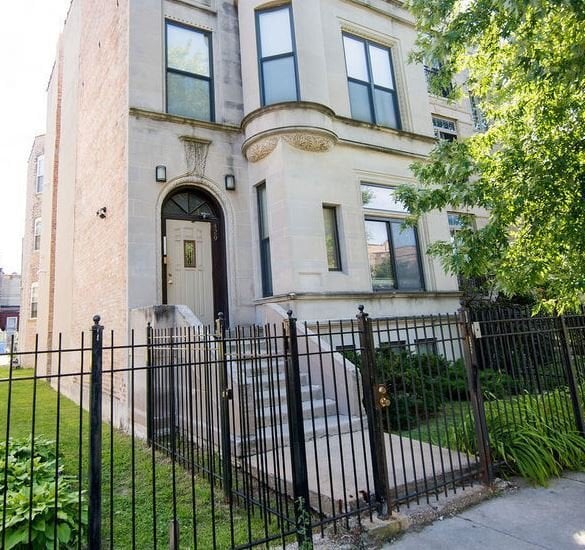 Building Photo - 429 E 45th Pl