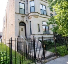 Building Photo - 429 E 45th Pl