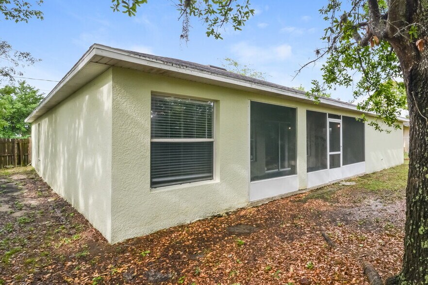 Building Photo - 903 Bonneville Ln