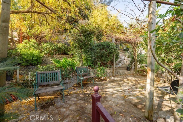 Building Photo - 2549 Beachwood Dr