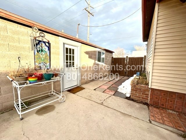 Building Photo - This property offers a NO DEPOSIT option available for qualified renters!