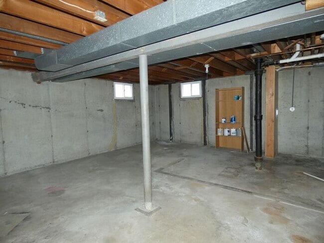 Building Photo - Beautiful Home In North Kansas City School...