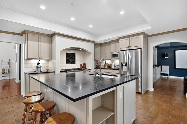 Building Photo - 2806 Sausalito Dr