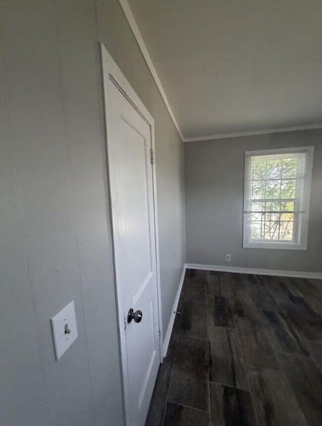 Building Photo - 5408 Como Dr