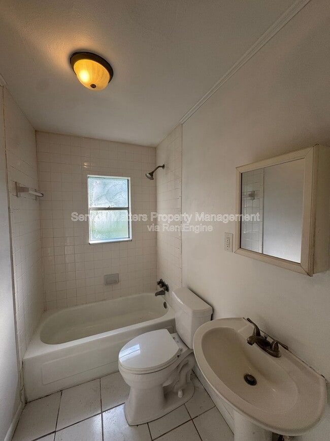 Building Photo - 714 N 48th Ave