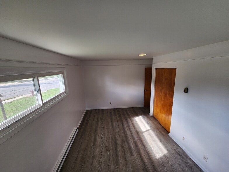 Front Bedroom - 5409 Sandusky Rd