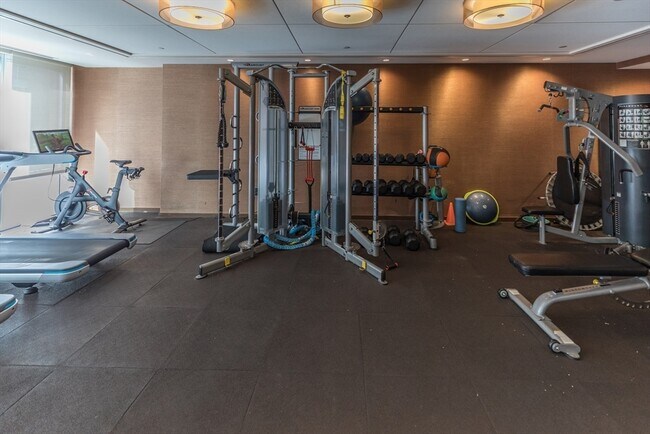 Building Photo - 32 Traveler St