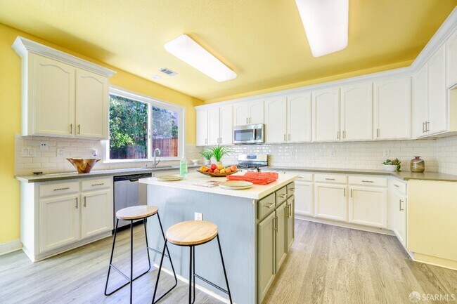 Building Photo - 5476 Summerfield Dr