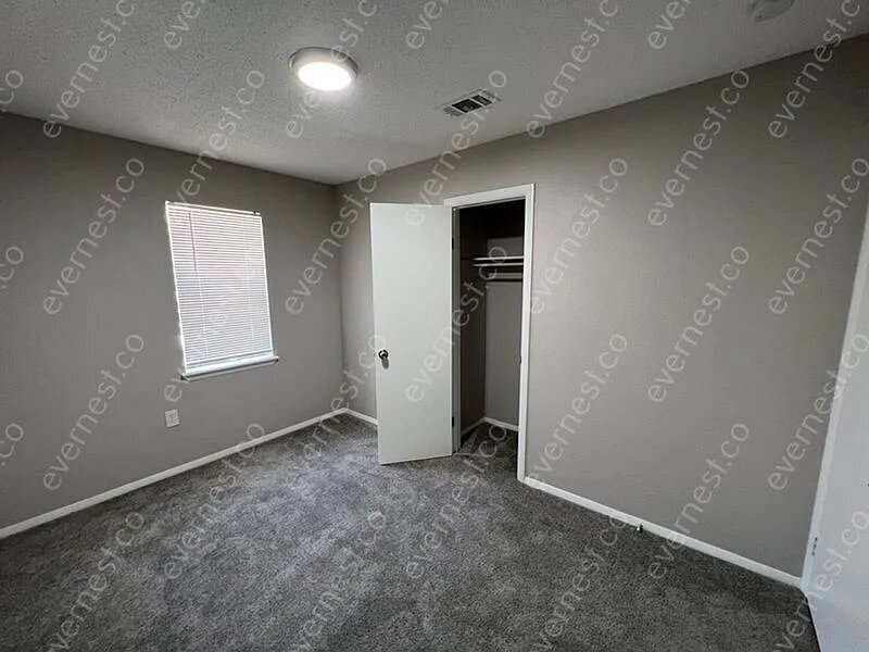 Building Photo - 5500 Parker St