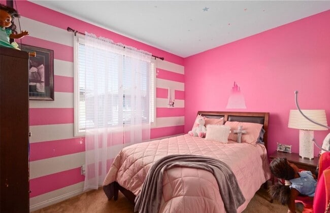 Building Photo - 4 Bed, 4 Bath Home with Solar, A/C, Washer/Dryer and 4 Parking Spaces *$1,000.00 Off One Month's ...