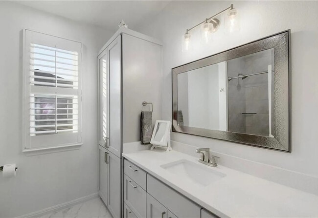 Building Photo - 424 Summit Ridge Dr N