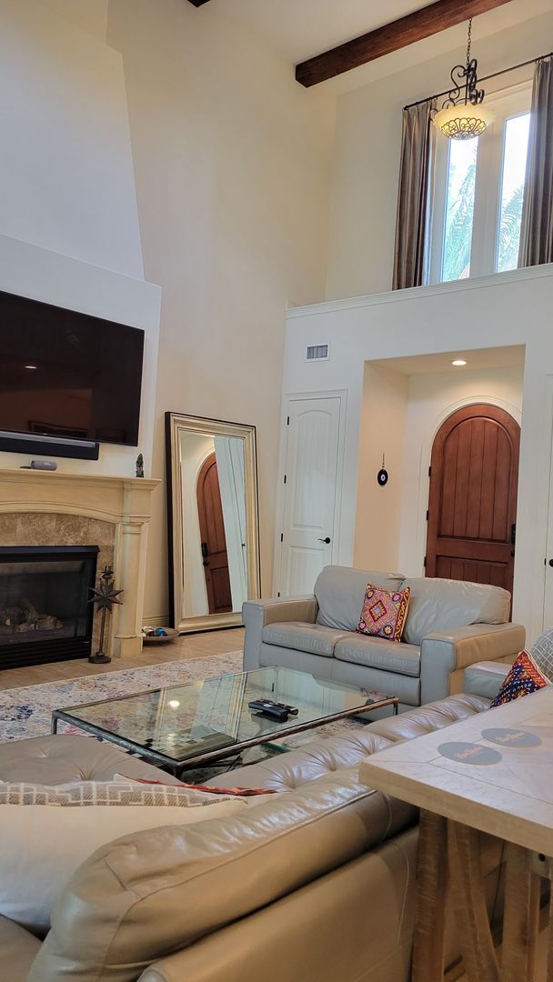 Building Photo - Seasonal stunning 5/5 pool home west of trail near Siesta Key!