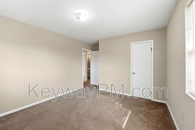 Building Photo - 3645 Westwood Dr