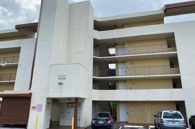 Building Photo - 8870 Fontainebleau Blvd
