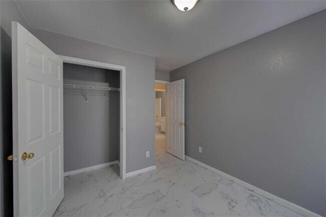 Building Photo - 2781 Snapfinger Manor