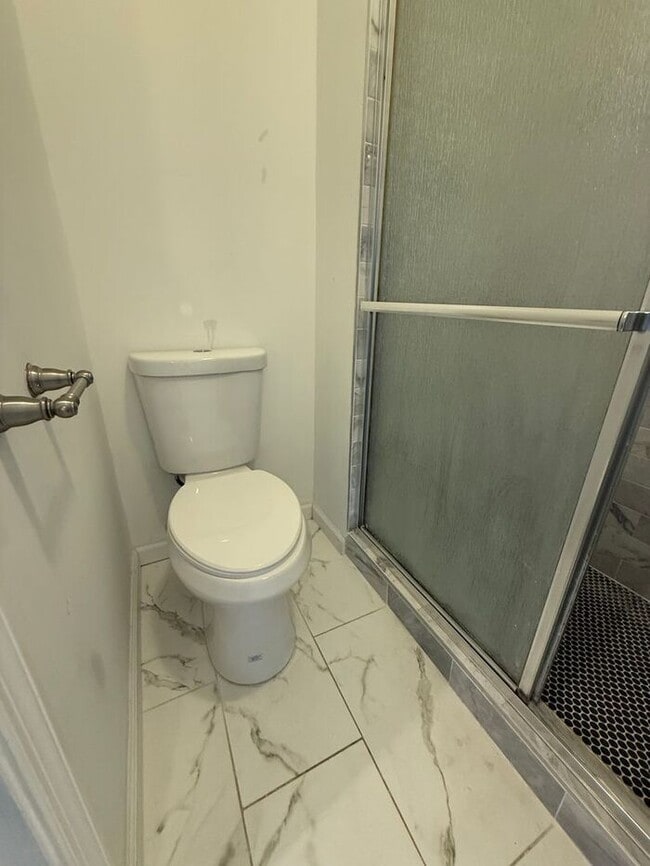 Building Photo - FOR RENT - 3 Bedroom Condo in Green Hills