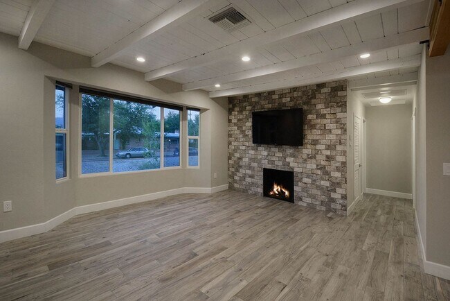 Building Photo - PRE-LEASE FOR AUGUST 2026 - Gorgeous home ...