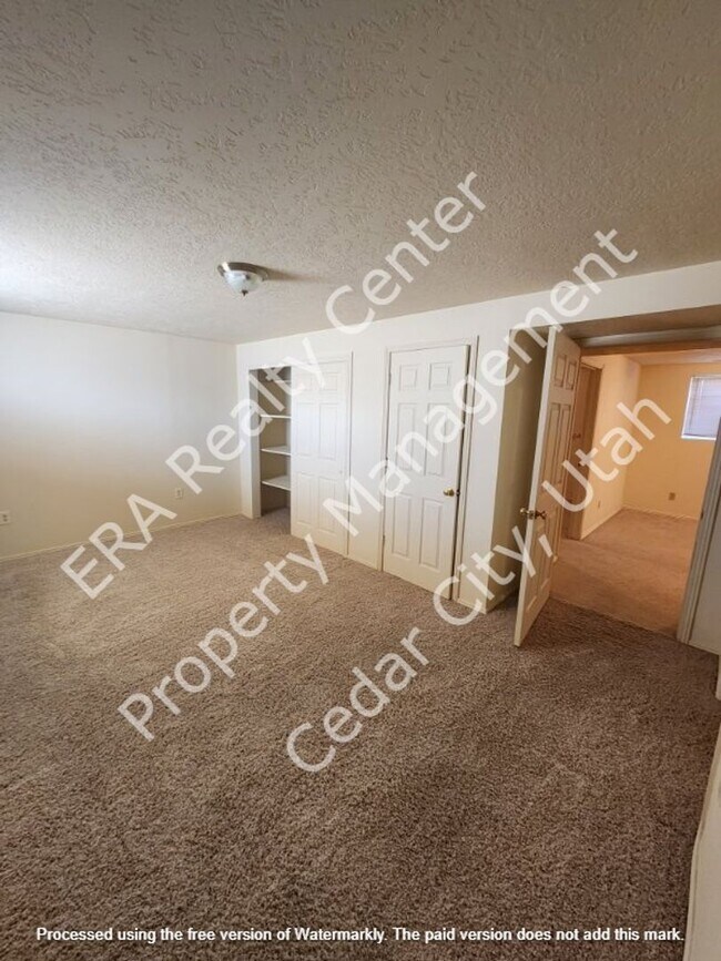 Building Photo - 921 N 400 W