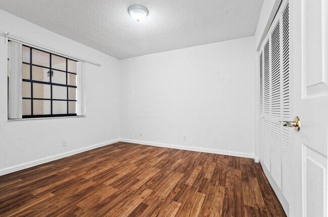 Building Photo - 4151 Oak Terrace Dr