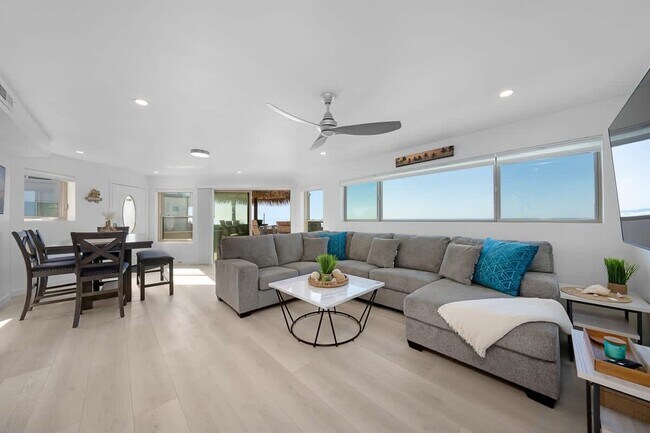 Building Photo - 3901 Ocean Front Walk