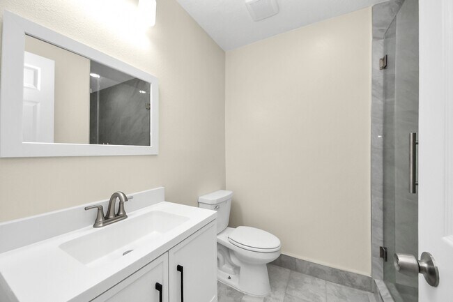 Building Photo - 7066 Villa Dr